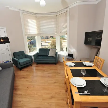 Self Catering - Convention View - 5 En-suite Bedrooms Apartment