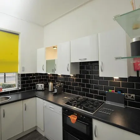 Self Catering - Convention View - 5 En-suite Bedrooms Apartment *