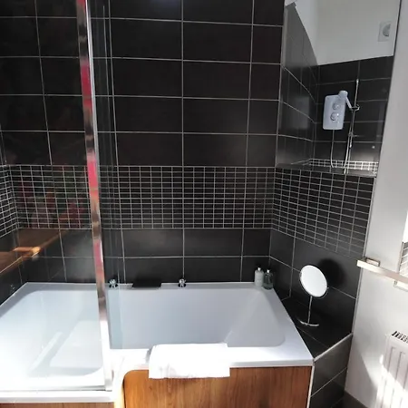Self Catering - Convention View - 5 En-suite Bedrooms Apartment