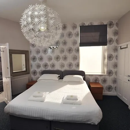 Self Catering - Convention View - 5 En-suite Bedrooms * Harrogate