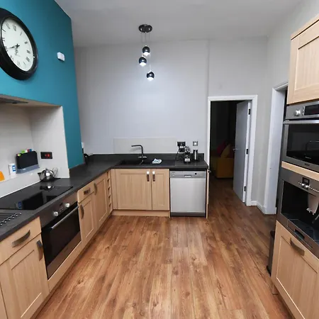Self Catering - Convention View - 5 En-suite Bedrooms * Harrogate