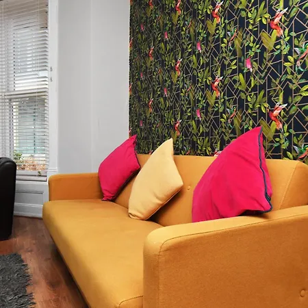 Self Catering - Convention View - 5 En-suite Bedrooms Apartment *