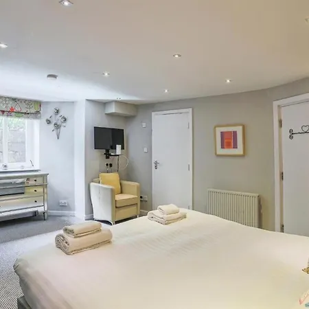 Self Catering - Convention View - 5 En-suite Bedrooms * Harrogate