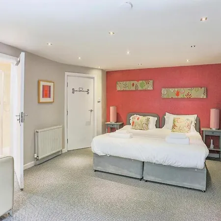 Self Catering - Convention View - 5 En-suite Bedrooms * Harrogate