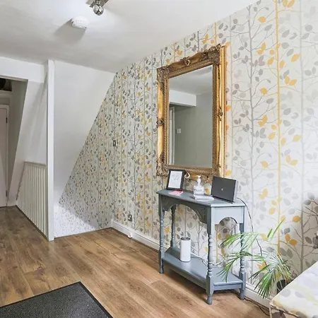 Self Catering - Convention View - 5 En-suite Bedrooms Apartment *