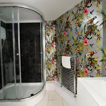 Self Catering - Convention View - 5 En-suite Bedrooms Harrogate