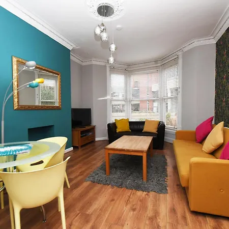 Self Catering - Convention View - 5 En-suite Bedrooms * Harrogate